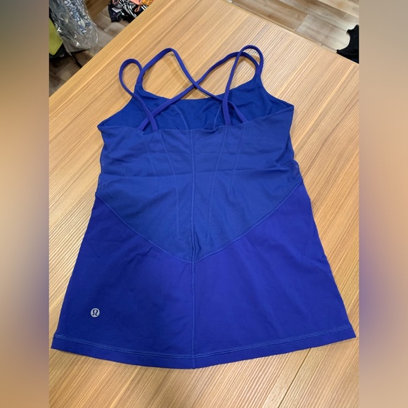 Lululemon exquisite mesh tank 8 EUC - Picture 4 of 10